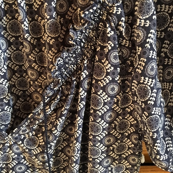 JOIE short sleeve 100% silk shirt with tassel tie - Picture 3 of 6